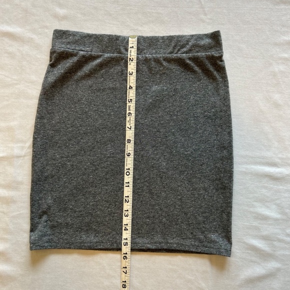 Divided by H&M Grey Heather Stretch Knit Knee Length Pencil Skirt Size XS - Picture 6 of 6